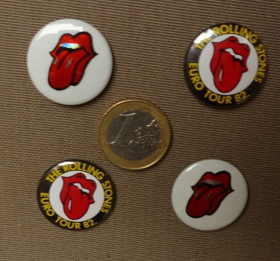 4x 40 jaar oude Rolling Stones buttons 2 sets a 2 stuks, Verzamelen, Speldjes, Pins en Buttons, Ophalen of Verzenden, Zo goed als nieuw