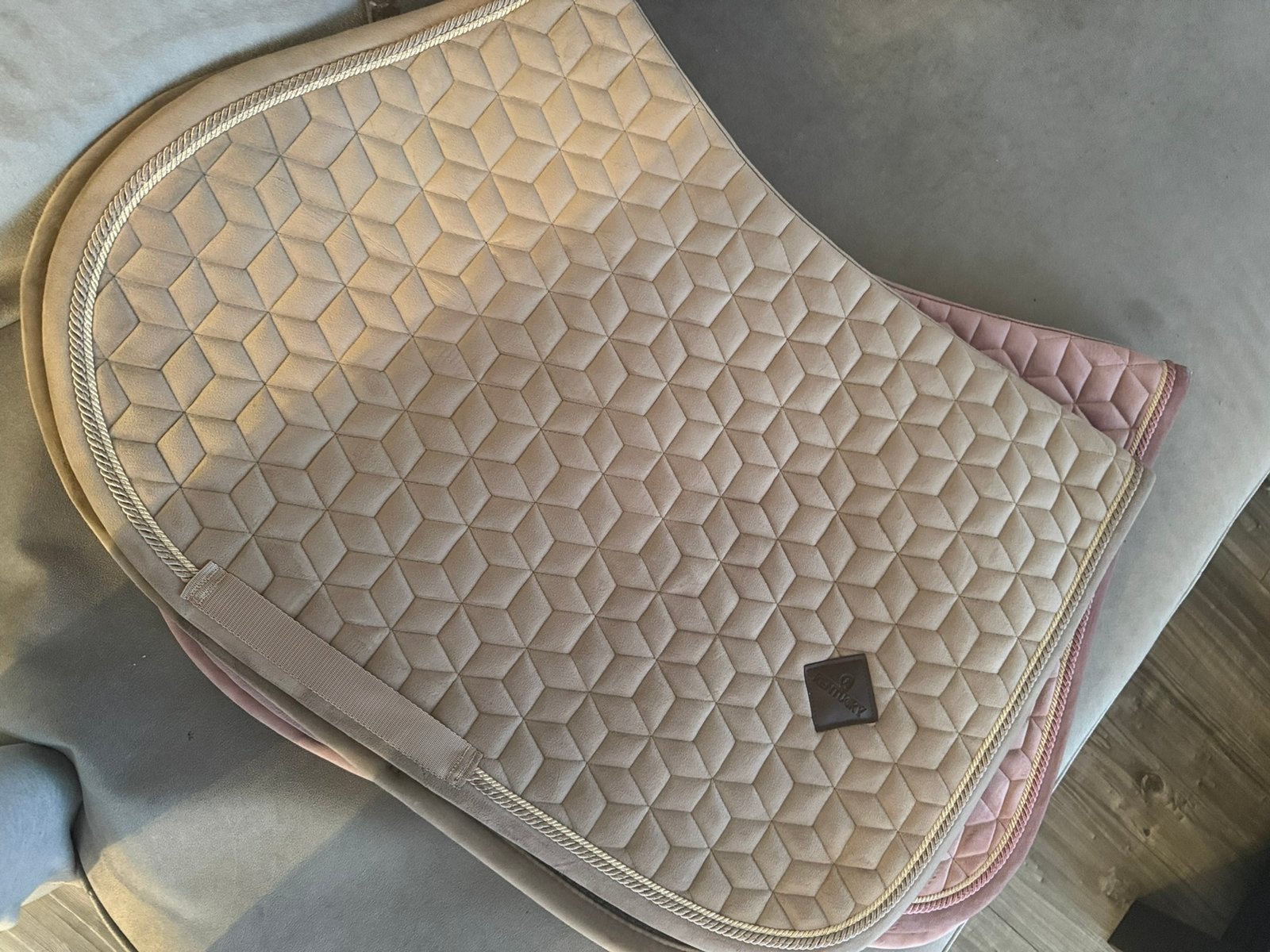 Mooi Kentucky dekje beige, Ophalen of Verzenden, Zo goed als nieuw