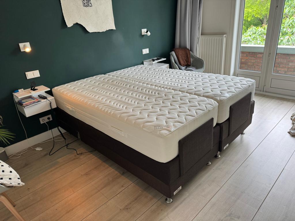 Caresse boxspring 160x200 - Elektrisch verstelbaar, Huis en Inrichting, Ophalen, Gebruikt, Bruin, Tweepersoons