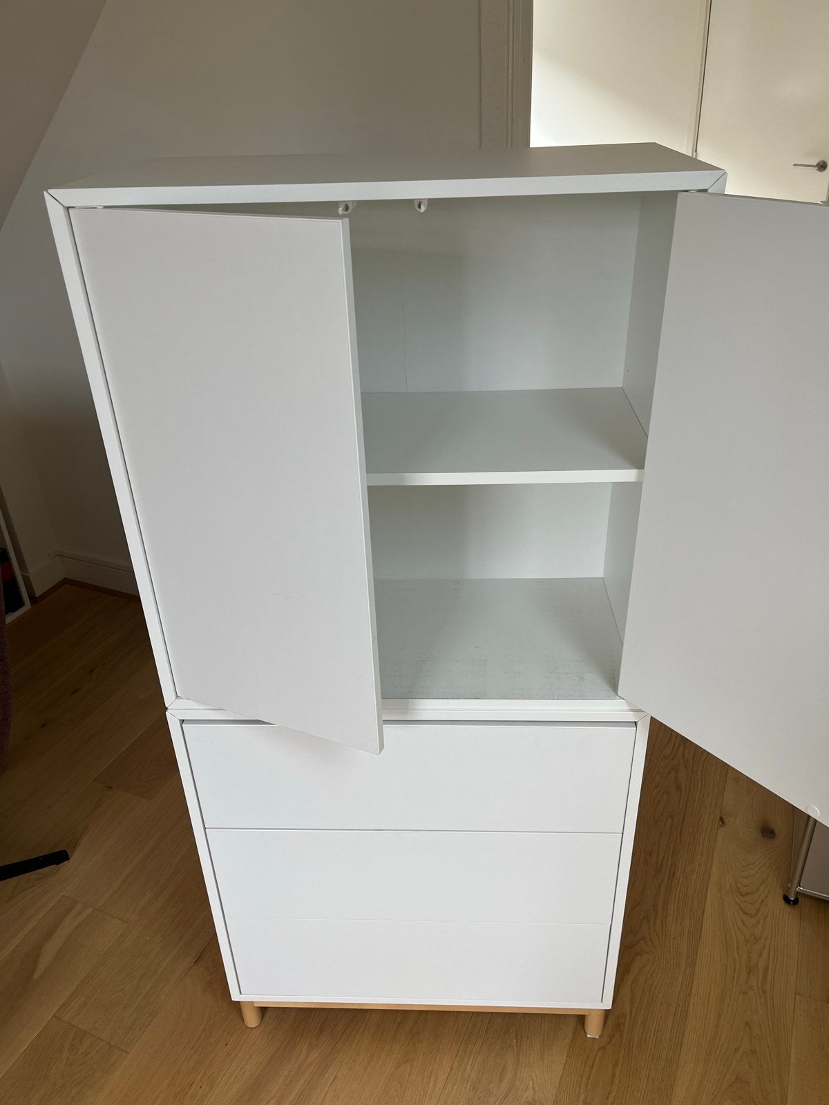 IKEA EKET kast wit met deuren, lades en poten, Ophalen, 100 tot 150 cm, 50 tot 100 cm, Zo goed als nieuw