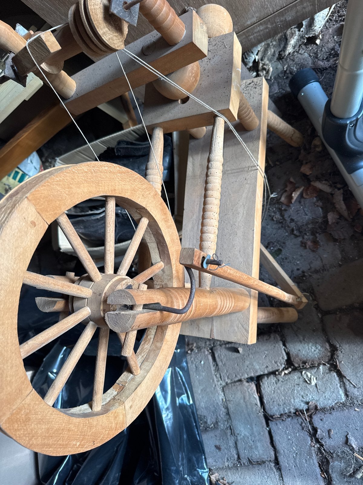Antiek houten spinnewiel - Decoratief en functioneel, Ophalen, Gebruikt, Spinnewiel