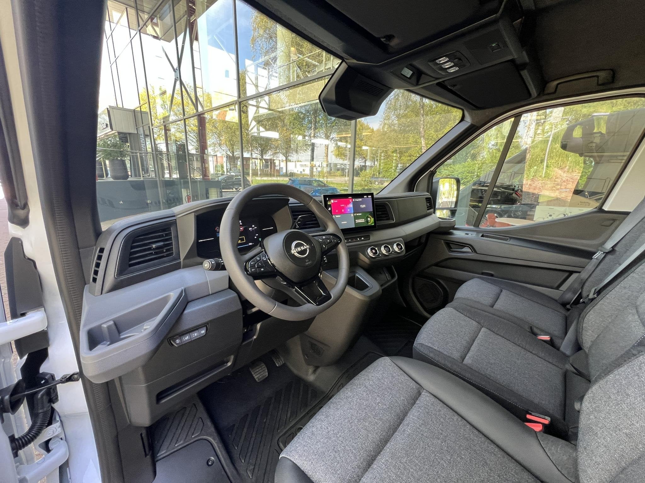 Nissan Interstar-e L2H2 Limited 87 kWh | DEMO, Auto's, 143 pk, 2000 kg, Leder en Stof, Wit