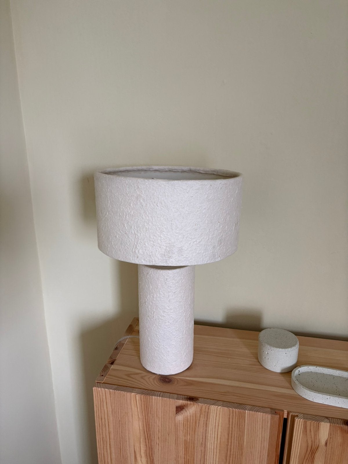 Kwantum lamp papier-maché wit/grijs, Huis en Inrichting, Ophalen, Overige materialen, Scandinavisch, Wit