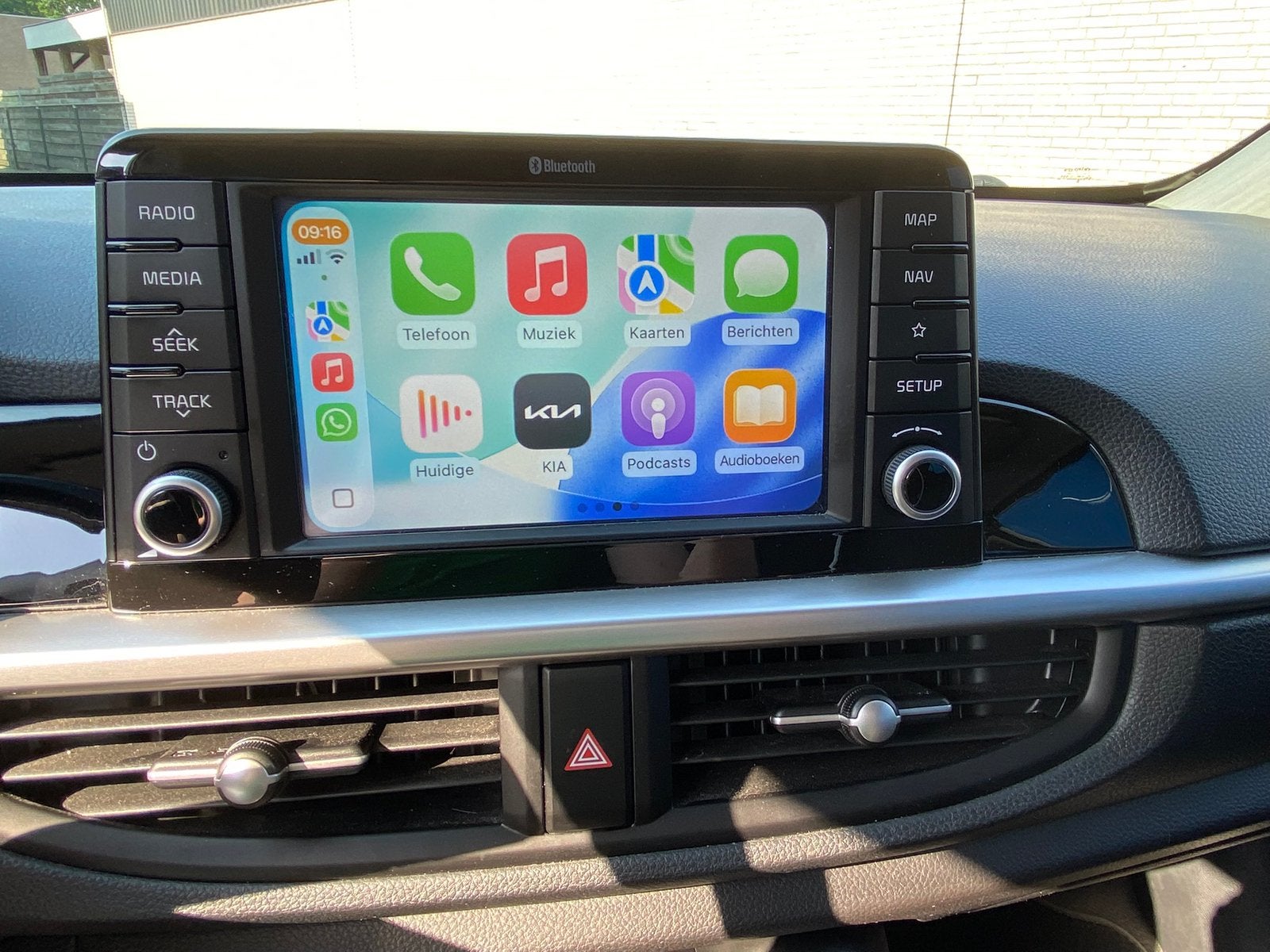 Foto 15 van Kia Picanto 1.0 Carplay Cruise Camera Afn. Trekhaak NAP