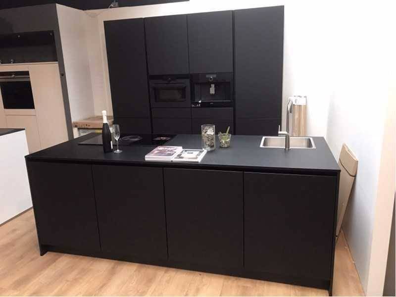 Eiland zwart mat complete keuken, Ophalen, Verl Duitsland, Greeploos, Zwart
