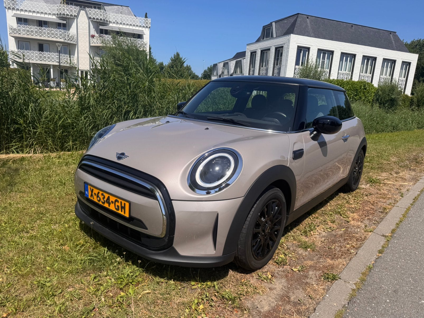 Mini Cooper (f56) nov. 2023, Taupe, 32.680 km, schadevrij, 136 pk, Overige kleuren, 4 stoelen, Leder en Stof