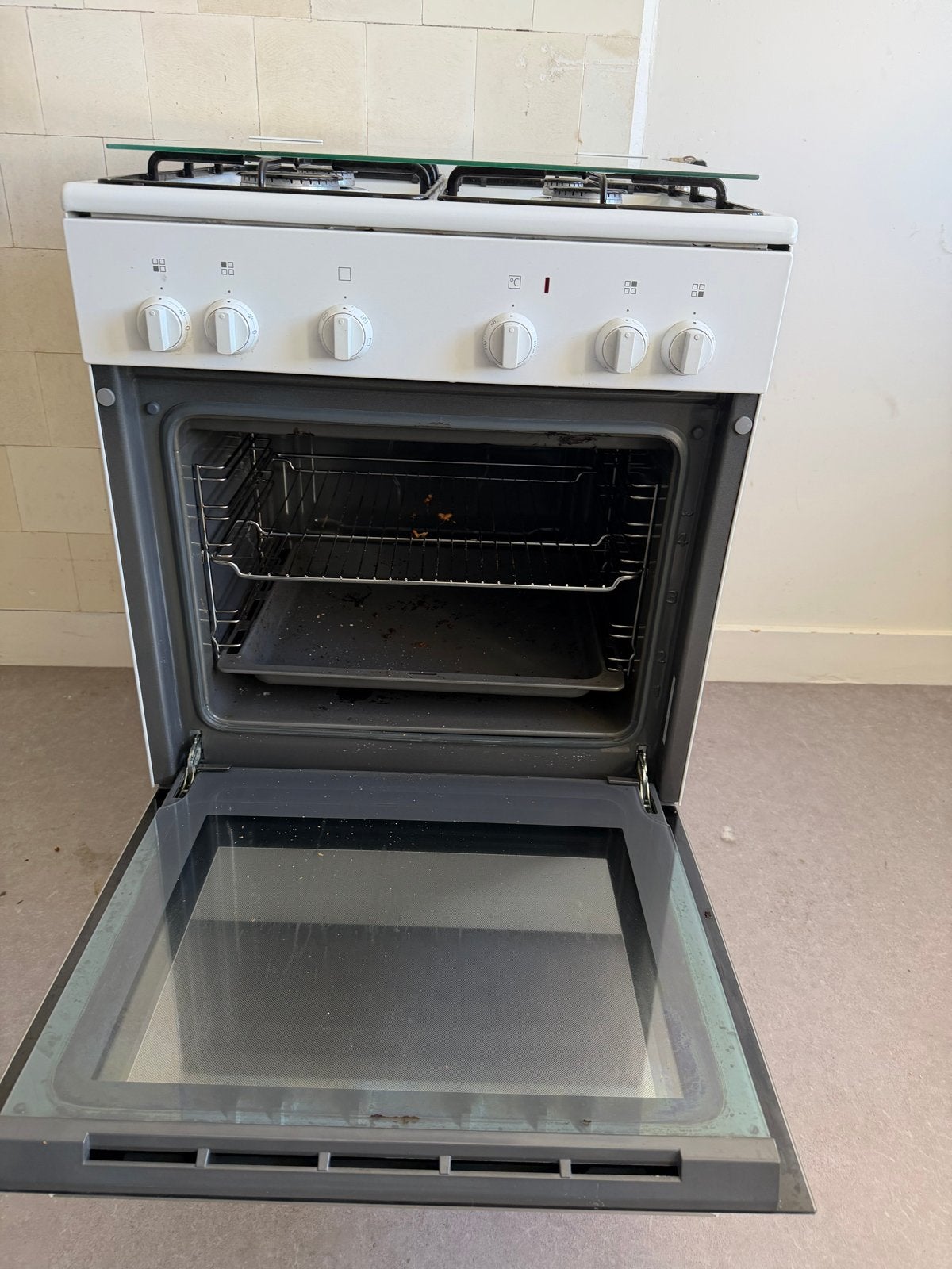 Siemens Vrijstaand Gasfornuis met Oven - Wit, Gebruikt, Gas, 85 tot 90 cm, 4 kookzones