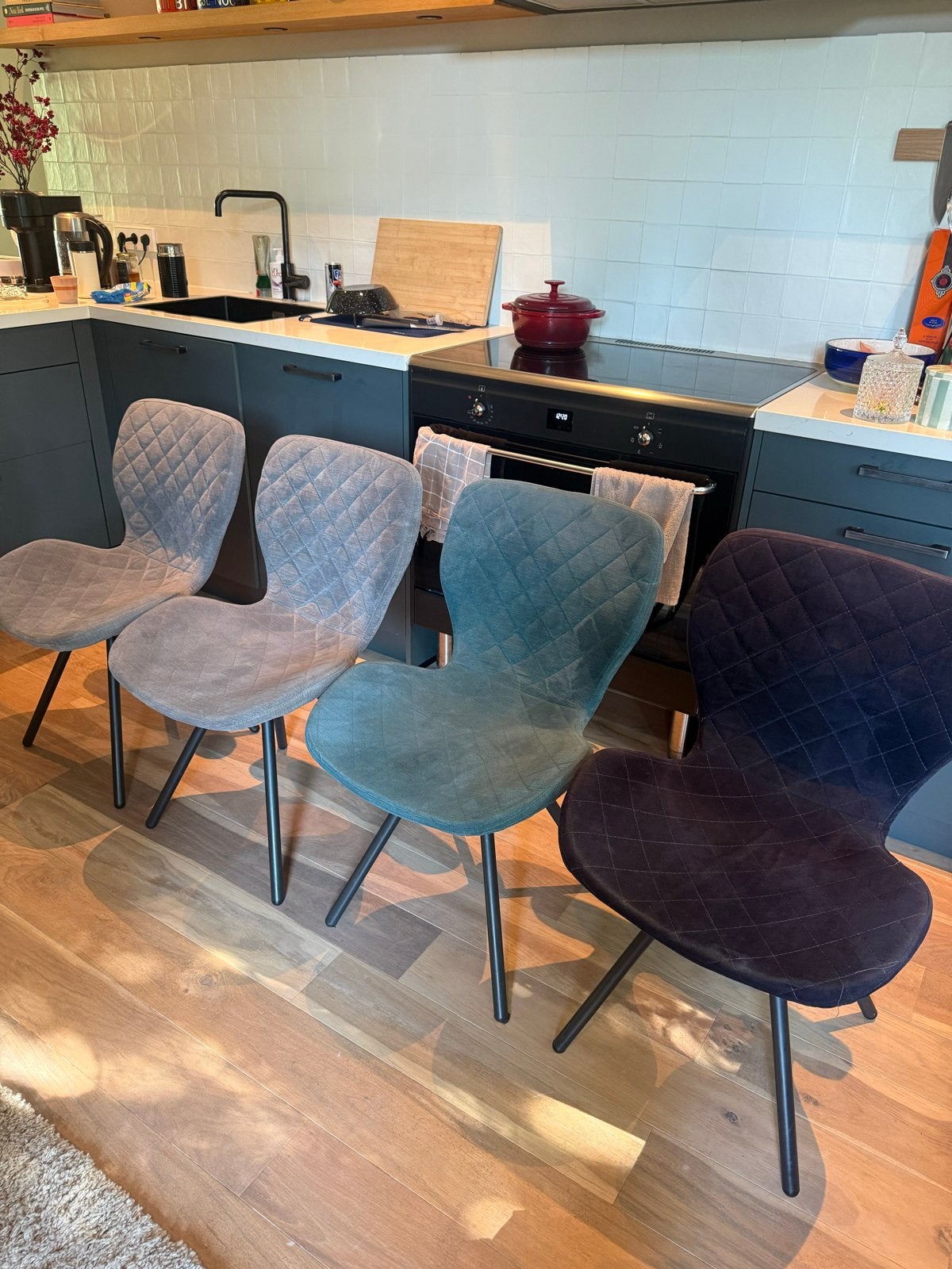 Kwantum set van 4 gestoffeerde eetkamerstoelen, Ophalen, Gebruikt, Overige kleuren, Vier