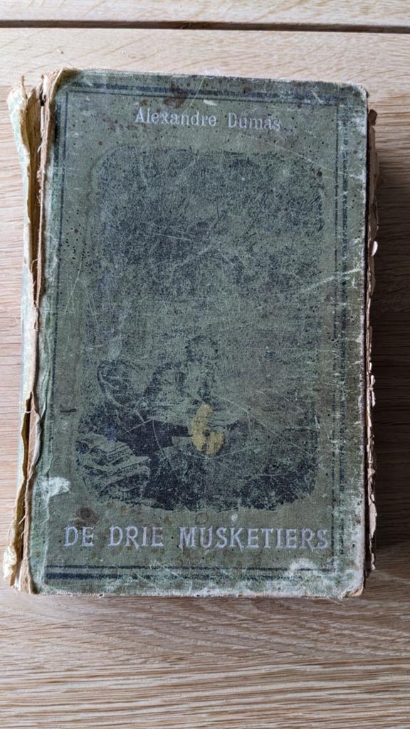 De Drie Musketiers - Alexandre Dumas, Boeken, Romans, Gelezen, Europa overig, Ophalen of Verzenden