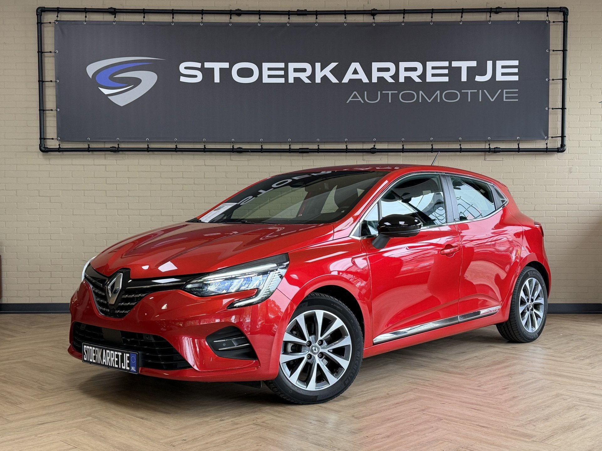 Renault Clio 1.6 E-Tech Hybrid 140 Intens, Navi | PDC V+A |, Stof, Gebruikt, Zwart, 4 cilinders