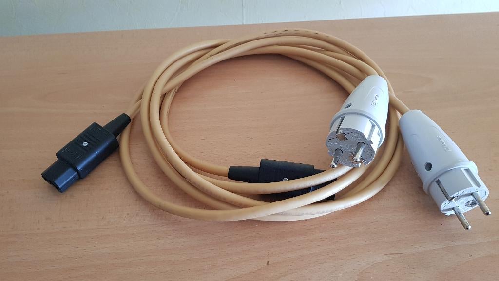 van den Hul Mainsserver Hybrid 2x 1.7m., Ophalen of Verzenden, Zo goed als nieuw, Minder dan 2 meter, Overige kabels