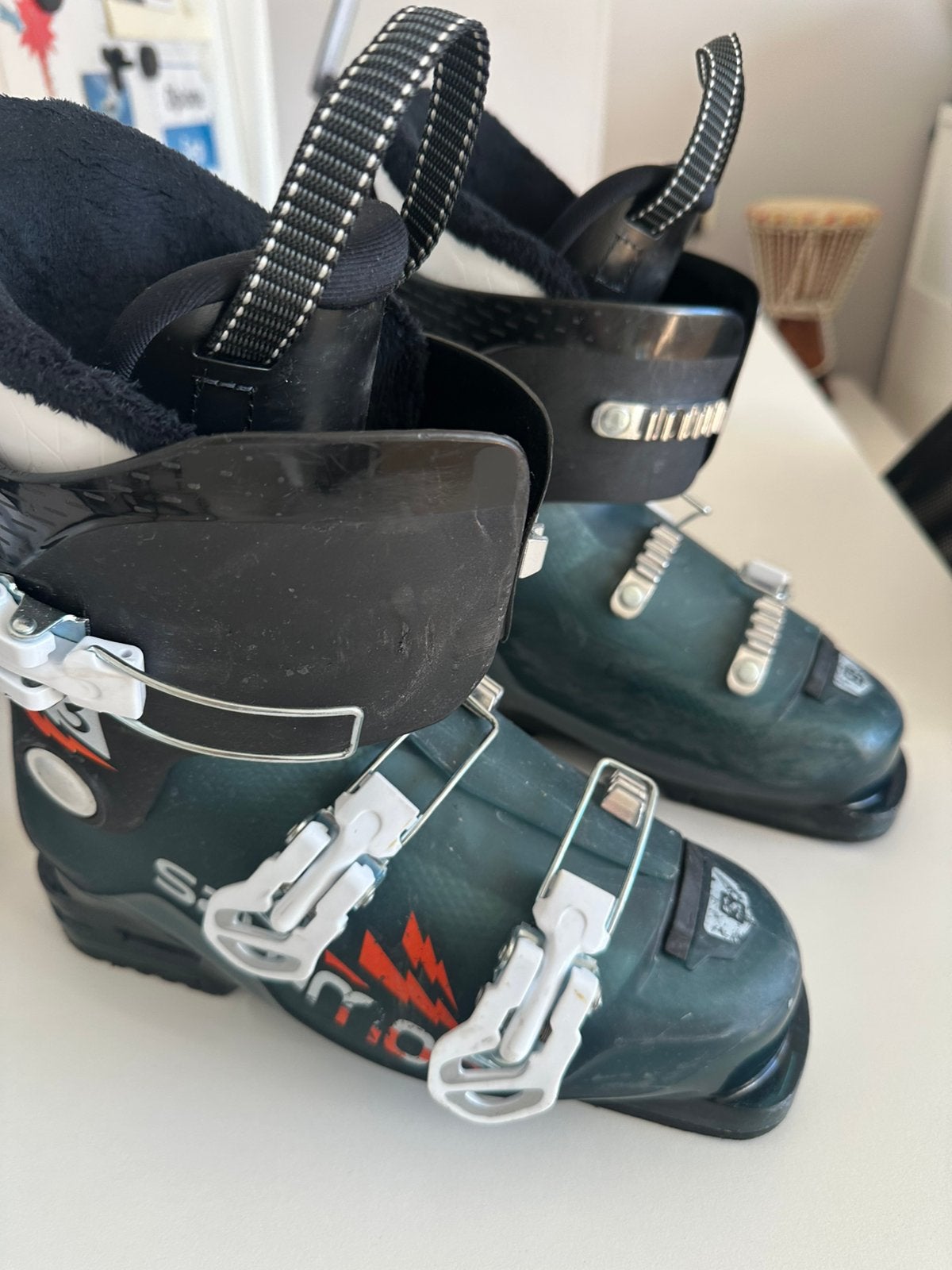 Salomon skischoenen kind maat 38 tot 39, Mondo 24/24,5, Sport en Fitness, Ophalen, Gebruikt, 100 tot 140 cm, Schoenen