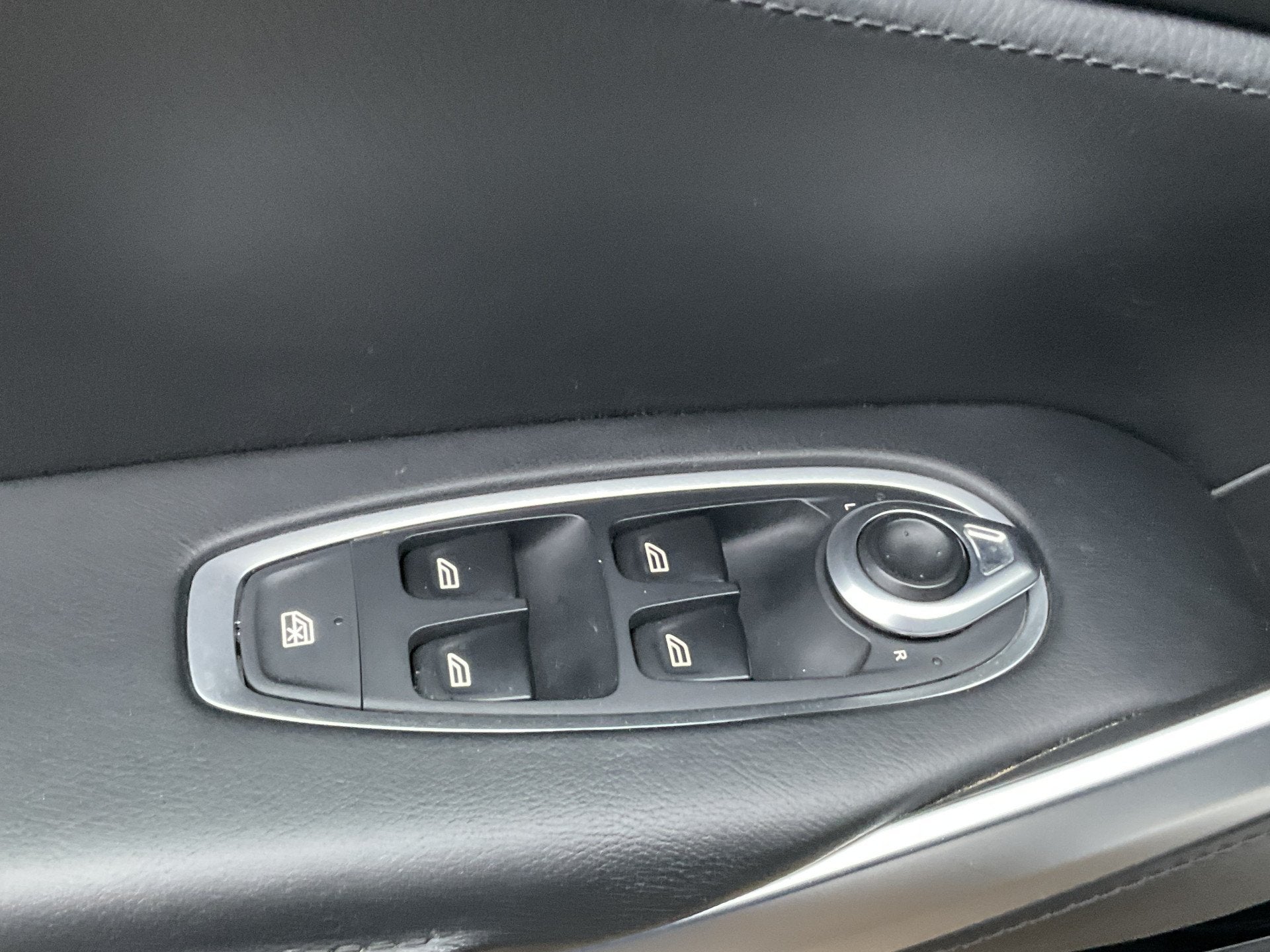 Foto 27 van Aston Martin Dbx 4.0 V8 360 Memory Stoelverw/koeling Sfeer