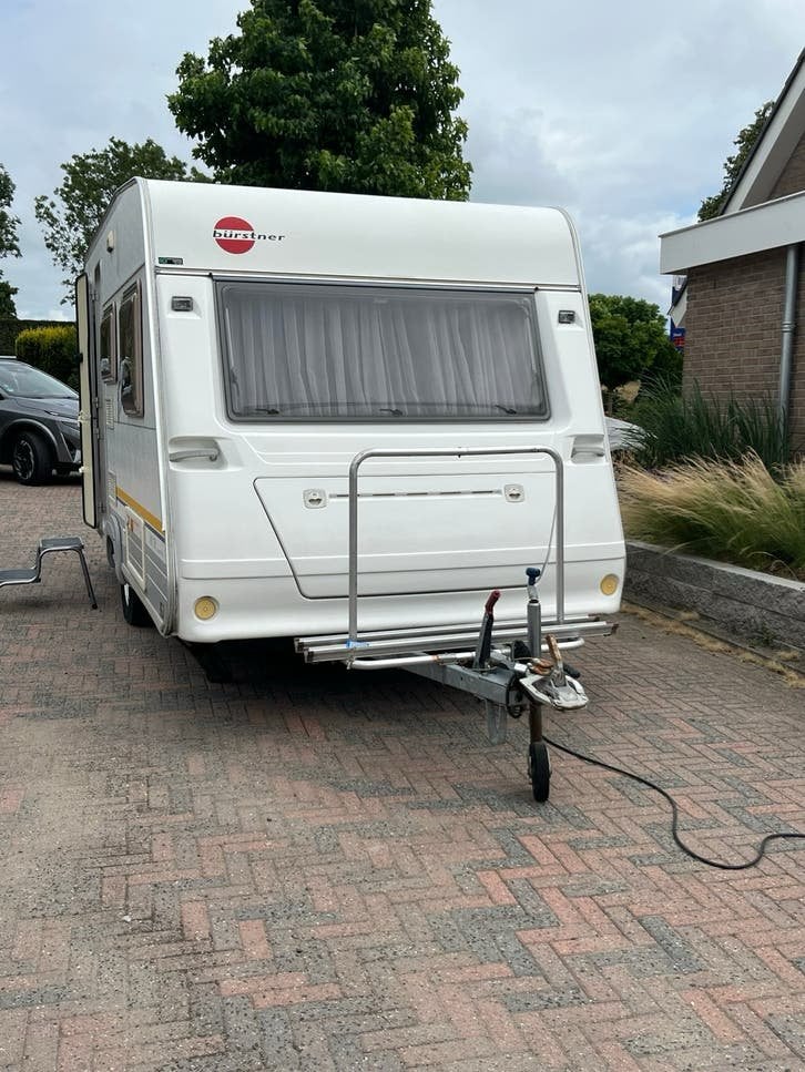 Burstner Fun 390 TN sportiv - Compacte caravan met voortent, Omvormbare zithoek, Treinzit, Particulier, Bürstner