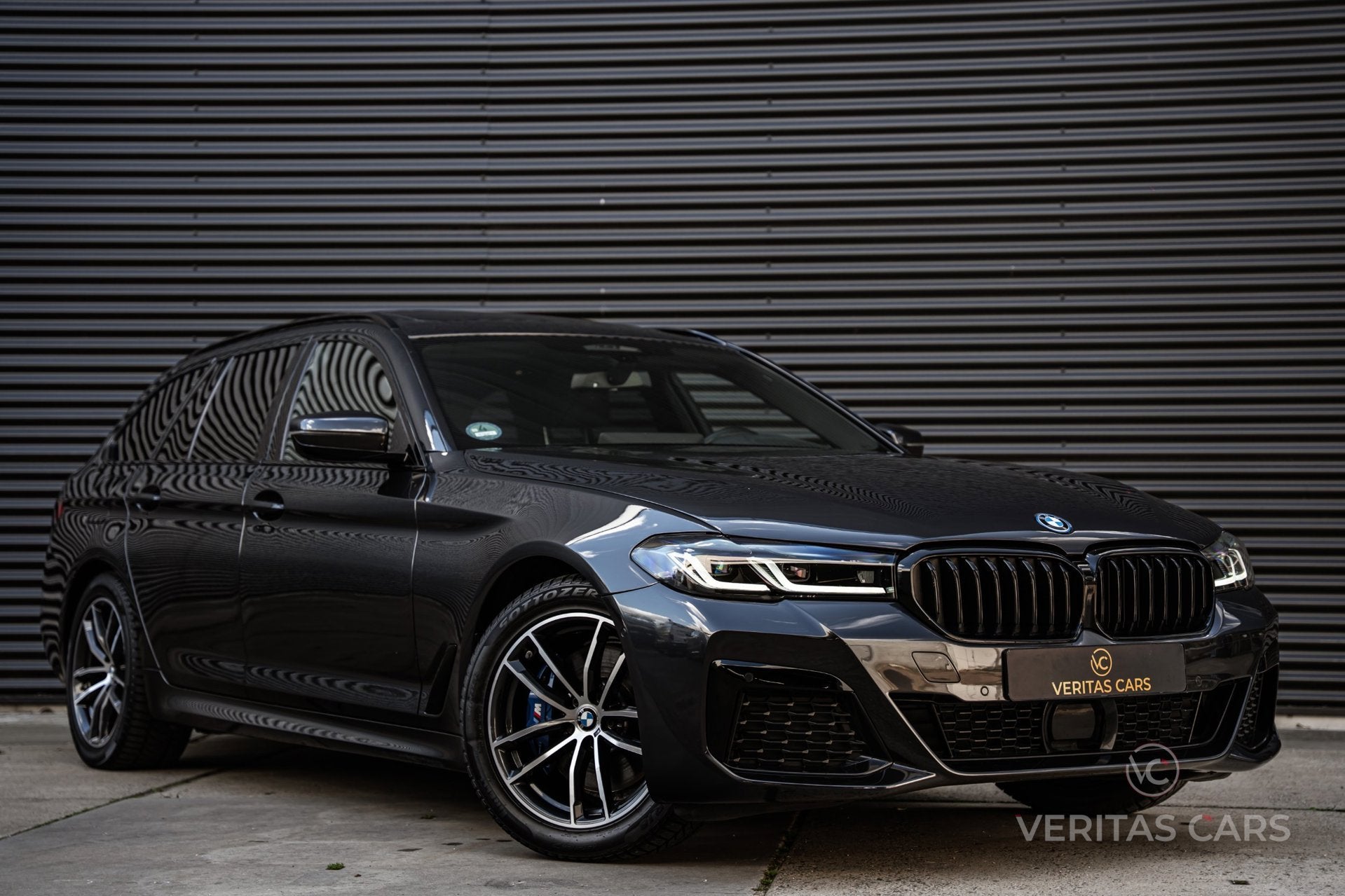 BMW 5-serie Touring 530e M-Sport 292PK|BTW|Pano|Trekhaak|HUD, Gebruikt, Euro 6, 4 cilinders, Hybride Elektrisch/Benzine