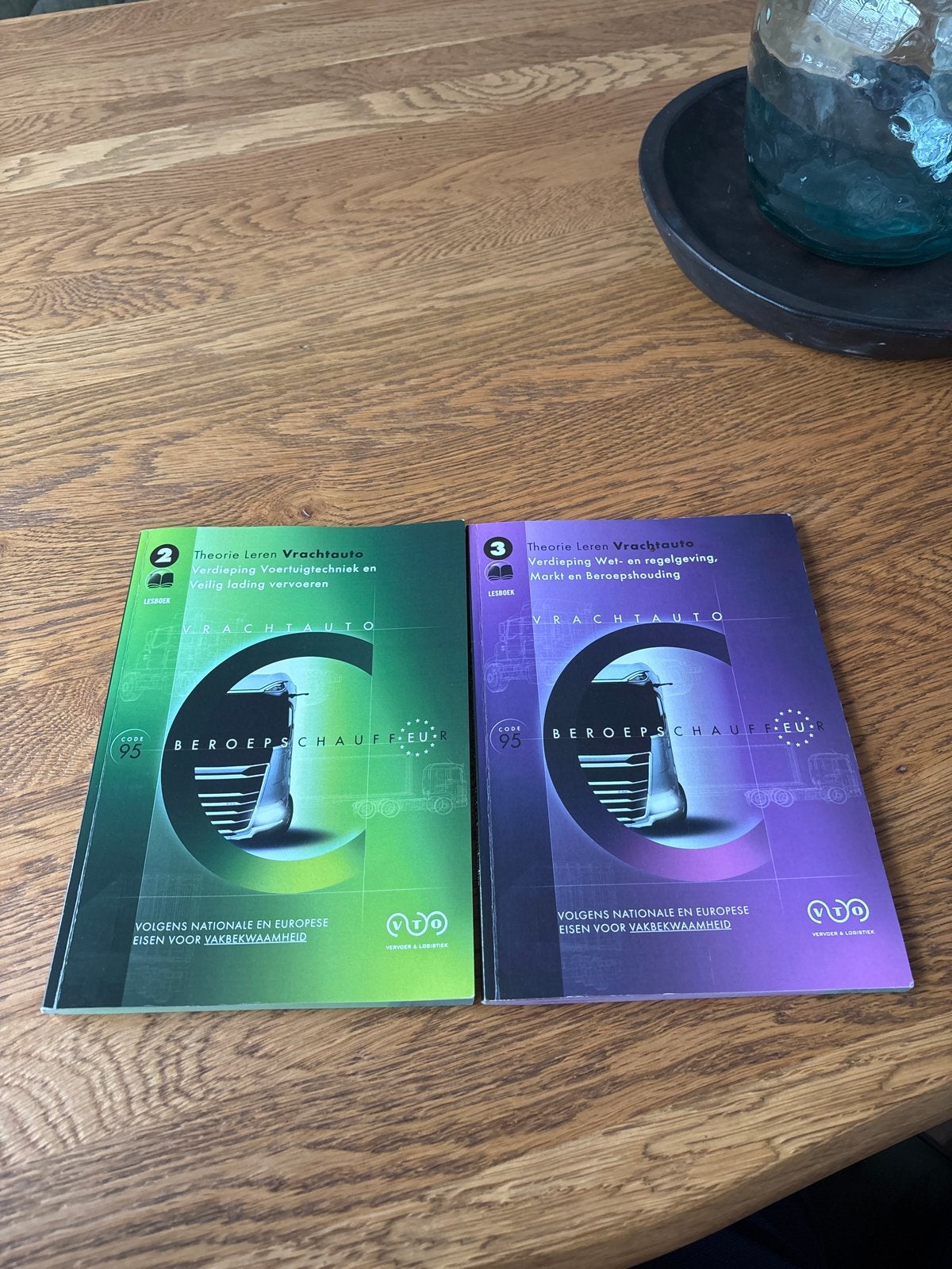 Theorie Leren Vrachtauto - Deel 2 & 3 (Beroepschauffeur), Boeken, Studieboeken en Cursussen, Ophalen of Verzenden, Beta, Zo goed als nieuw