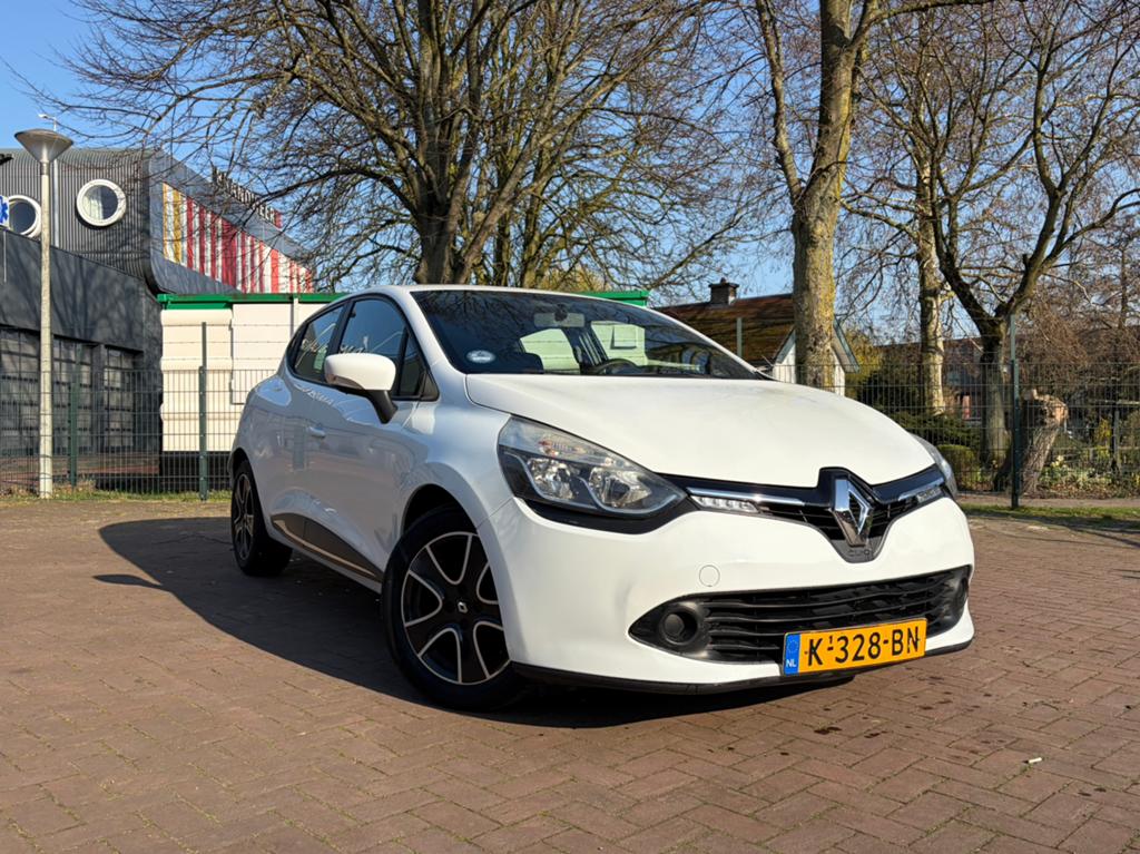 Renault Clio 0.9 TCE 66KW 5-DRS 2015 Wit Cruise - Airco, Voorwielaandrijving, 898 cc, Stof, 40 €/maand