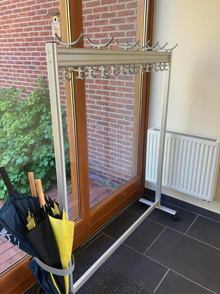 Kapstok voor 52 jassen en paraplu’s, Ophalen, Gebruikt, Metaal, Staande kapstok