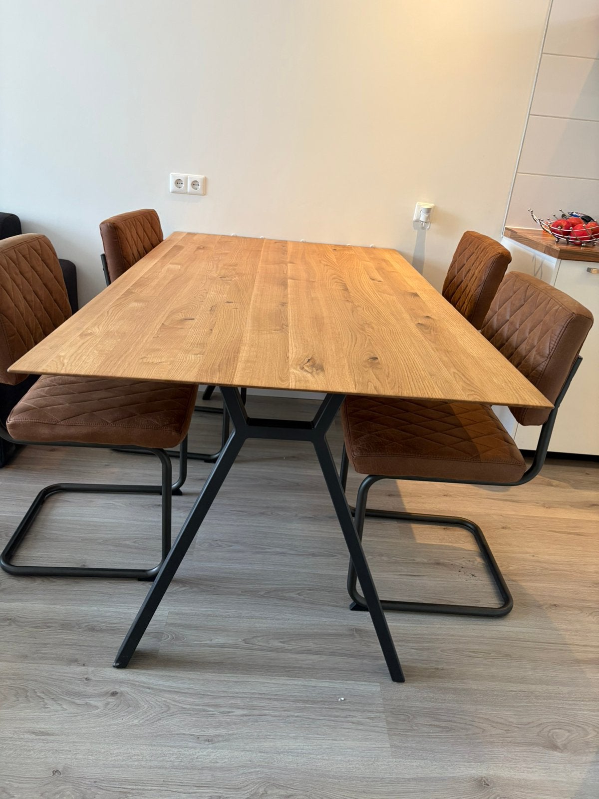 Foto 3 van Tafel met stoelen