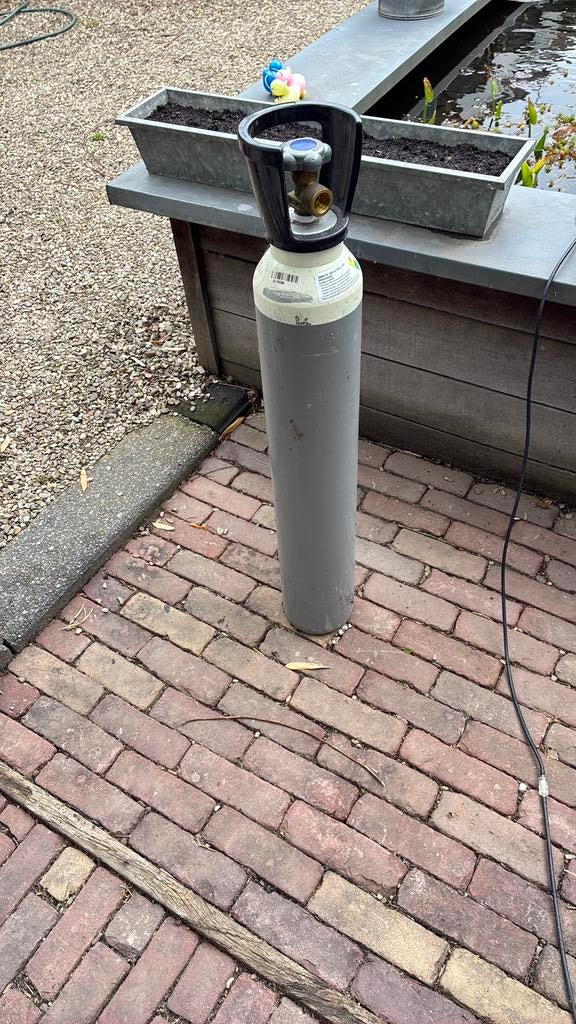Fles zuurstof met vulling, Ophalen, Zo goed als nieuw