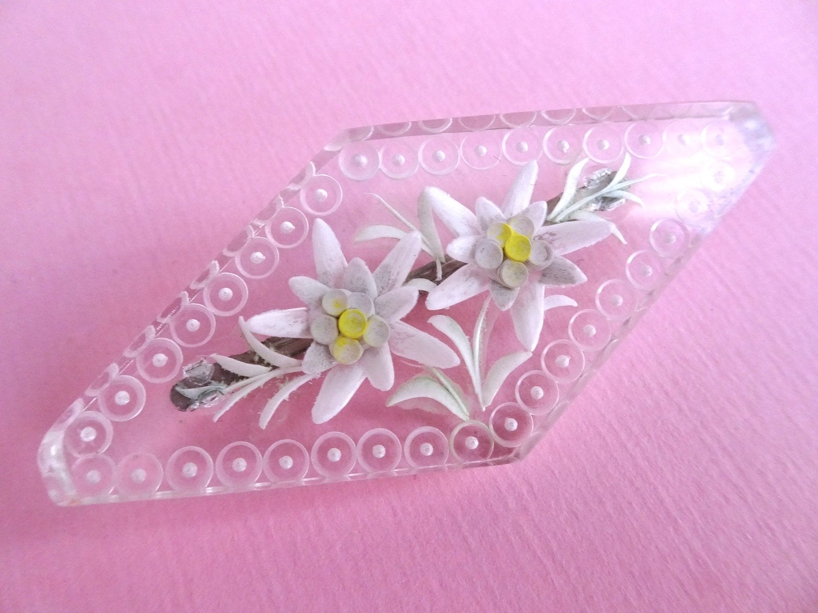 jwg Vintage 40s 50s reverse carved edelweiss bloemen broche, Verzenden, Overige materialen, Broche