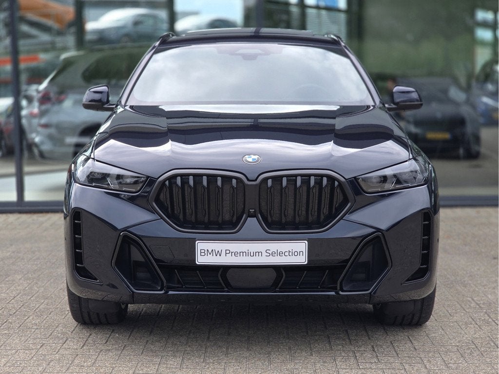 BMW X6 xDrive40i M Sport Automaat / Trekhaak / Panoramadak /, Auto's, BMW, Gebruikt, Met garantie (alle), 138 €/maand, Zwart