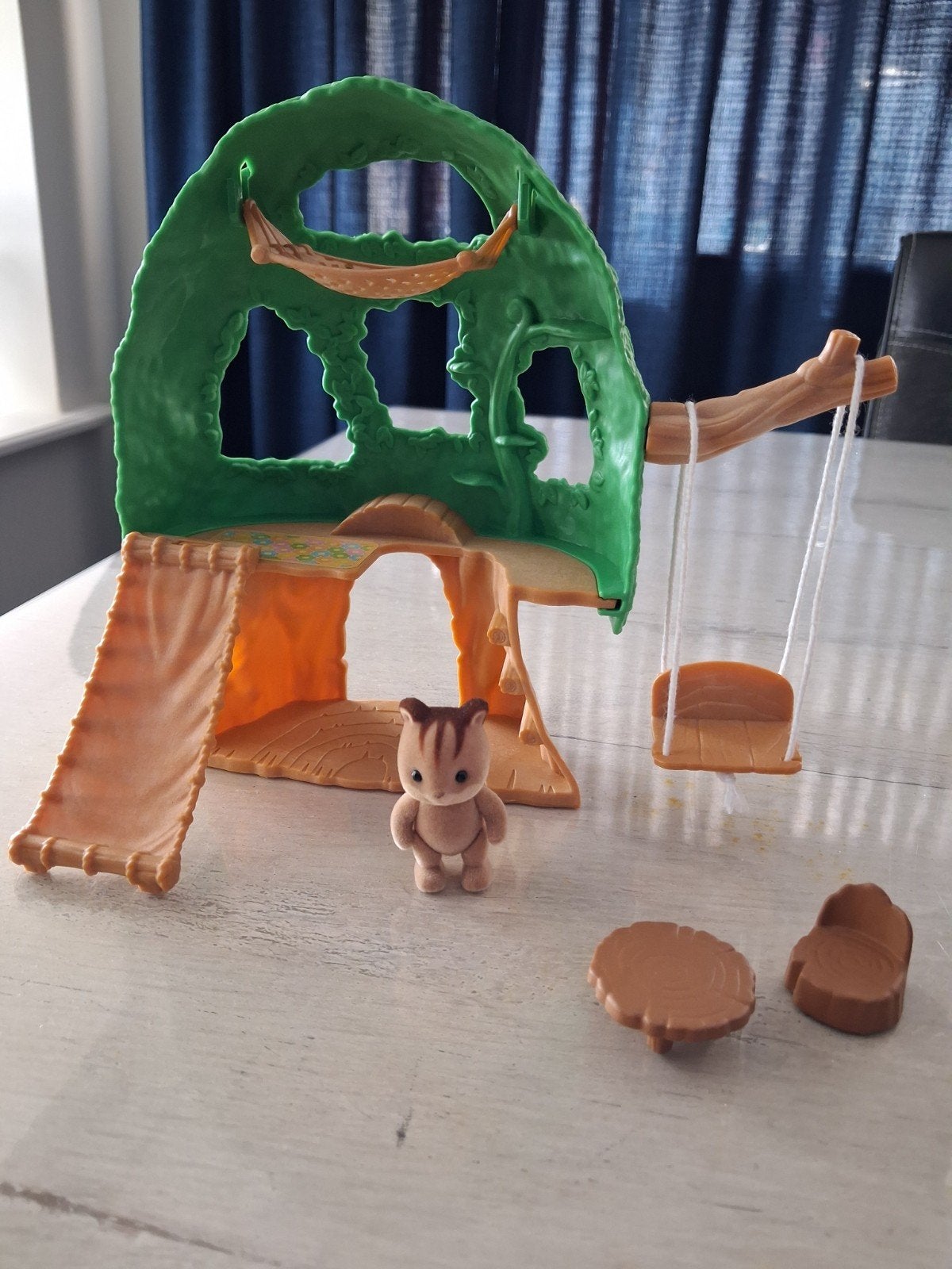 Sylvanian Families Boomhut met eekhoorn en meubels, Ophalen, Gebruikt, Jongen of Meisje