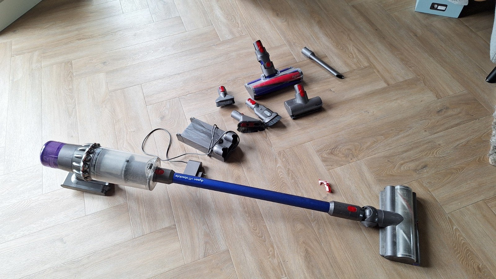 Dyson V11 Absolute steelstofzuiger, Ophalen of Verzenden, Zo goed als nieuw, Reservoir, Steelstofzuiger