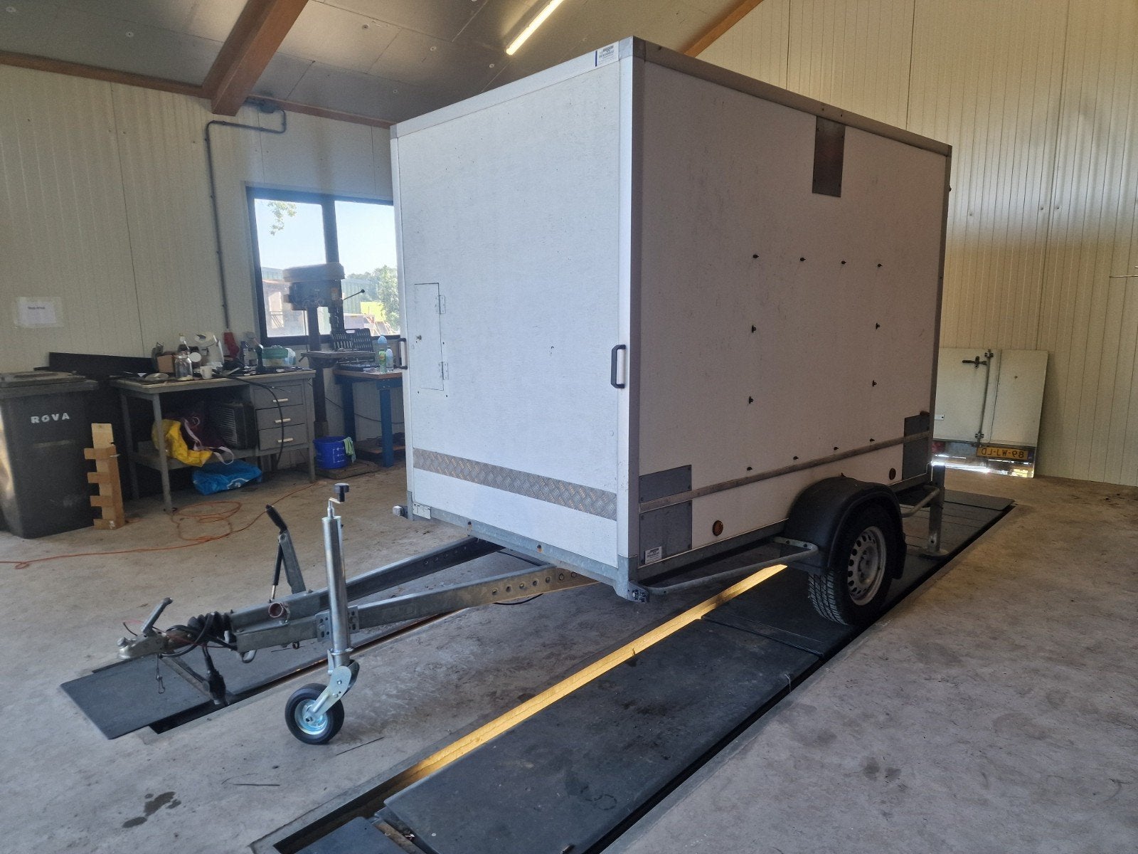 Alko EA1000 2012 gesloten aanhangwagen bakwagen, Auto's, Bestelauto's, Automaat, Wit, Origineel Nederlands, Vierwielaandrijving