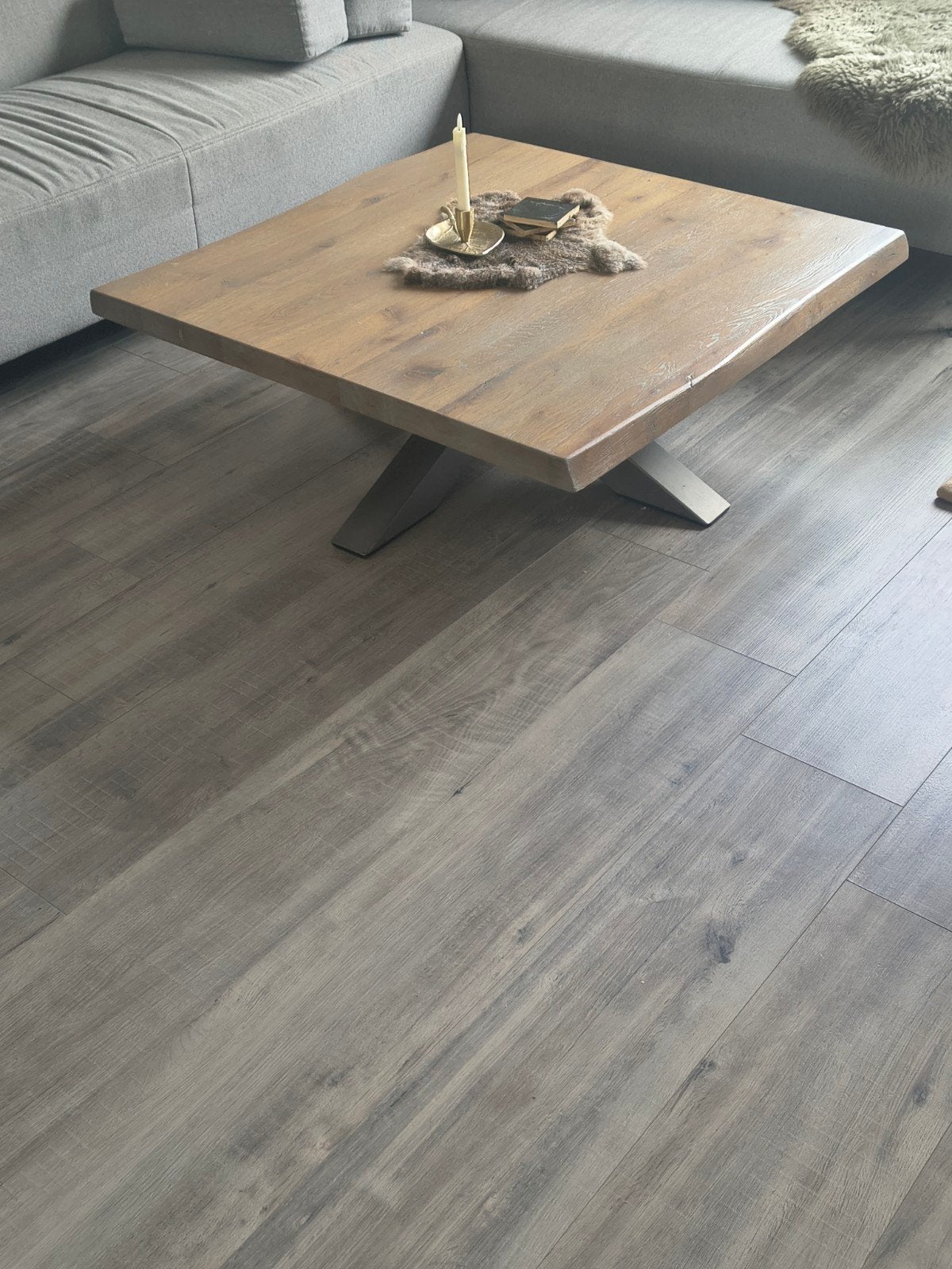 Robuuste vierkante salontafel van eikenhout, Huis en Inrichting, Ophalen, 50 tot 100 cm, Modern, Industrieel, Vierkant