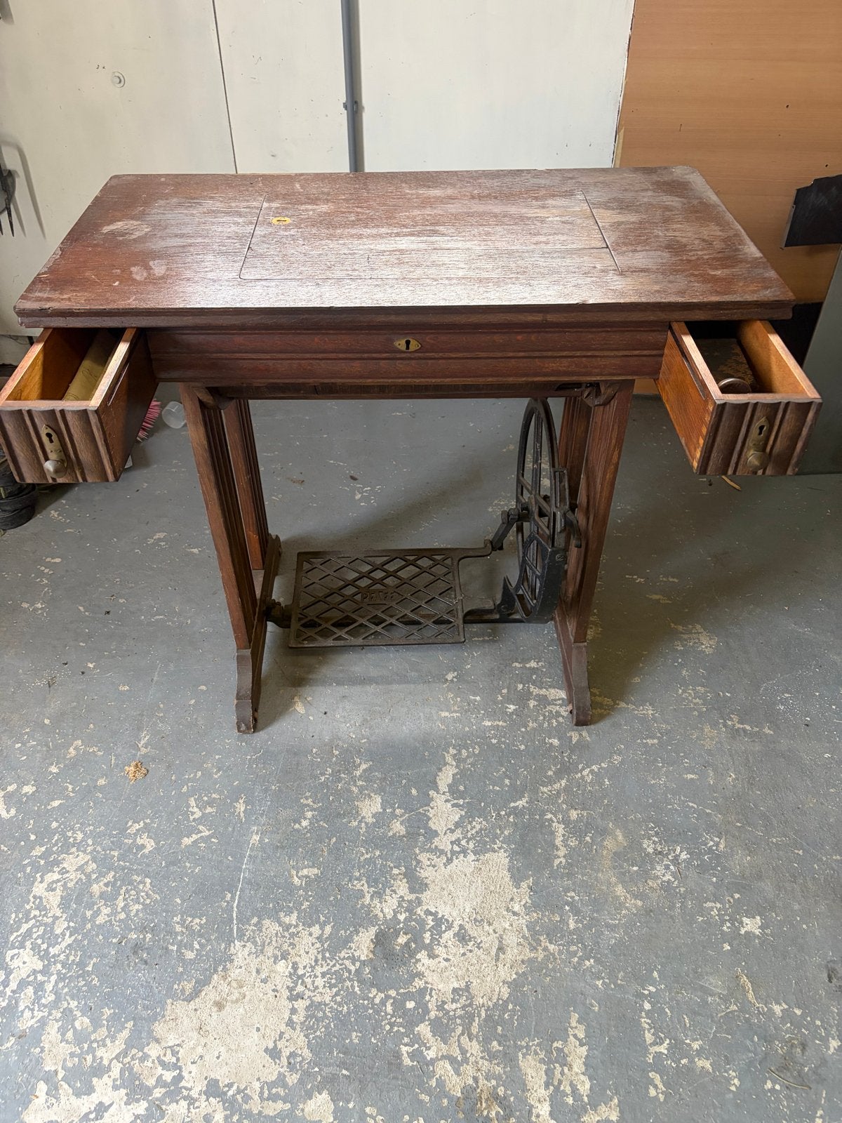 Antieke PFAFF Naaimachine met Houten Tafel, Ophalen