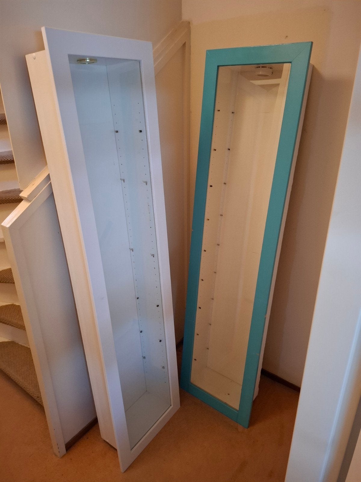 Ikea bertby vitrinekast 2 stuks opknappers, Ophalen, Gebruikt