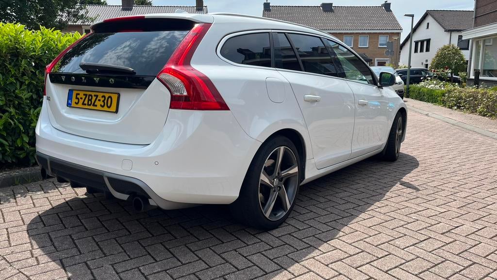 Volvo V60 T4 R-Design 180pk AUTOMAAT 2012, Auto's, 1596 cc, Zwart, 4 cilinders, Leder en Stof