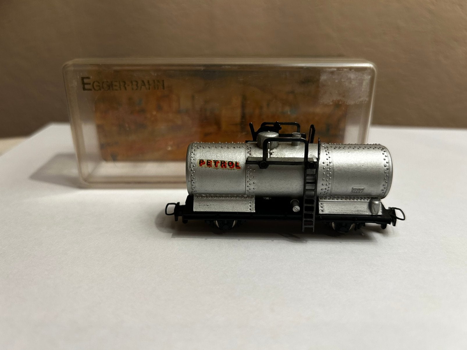 Egger- Bahn HOe 9mm 1307 ketelwagen “Petrol”, Hobby en Vrije tijd, Modeltreinen | H0, Overige merken, Gelijkstroom, Wagon, Ophalen of Verzenden