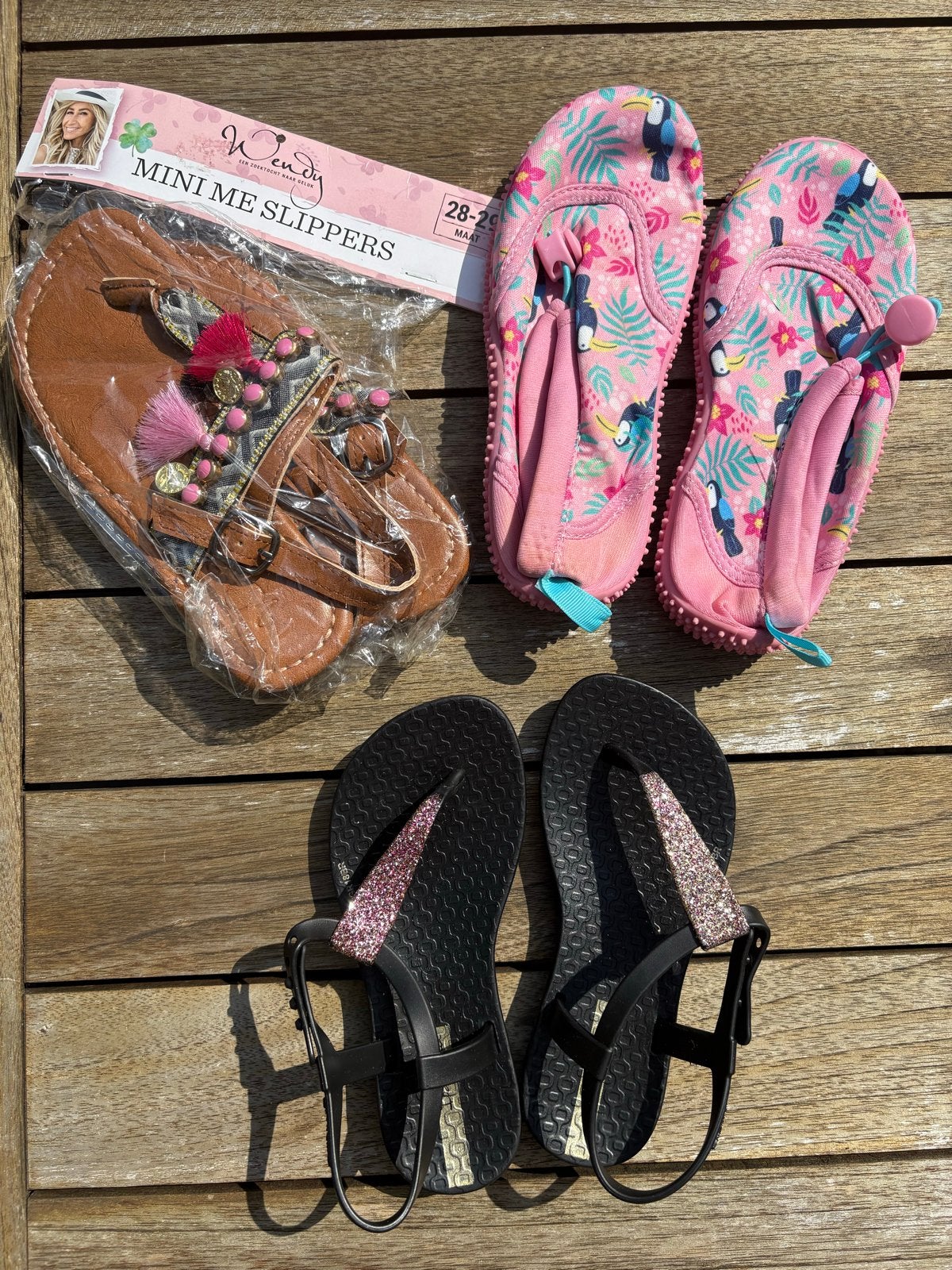 Zomerse schoenenpakket: slippers, waterschoenen mt. 28, Ophalen of Verzenden, Zo goed als nieuw, Overige kleuren