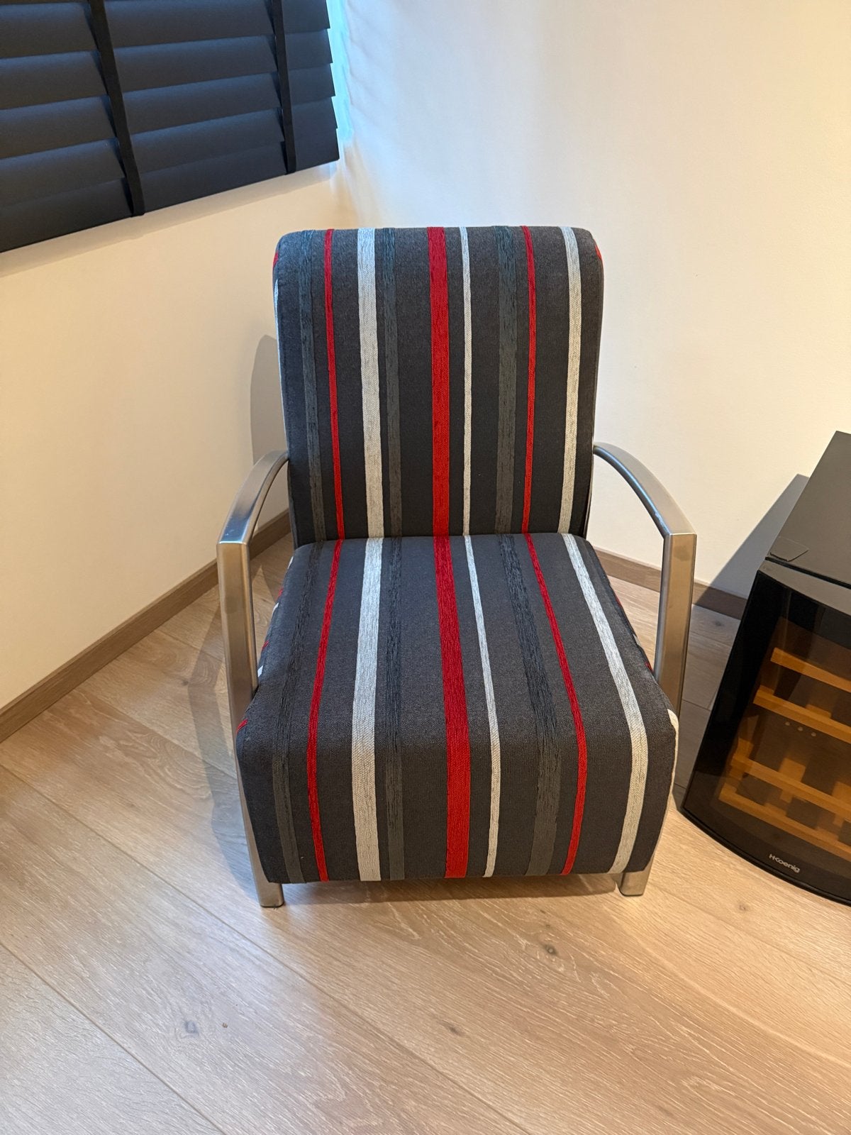 Twee comfortabele designfauteuils met streepdessin, Huis en Inrichting, Ophalen, Twee, Zwart, Zo goed als nieuw