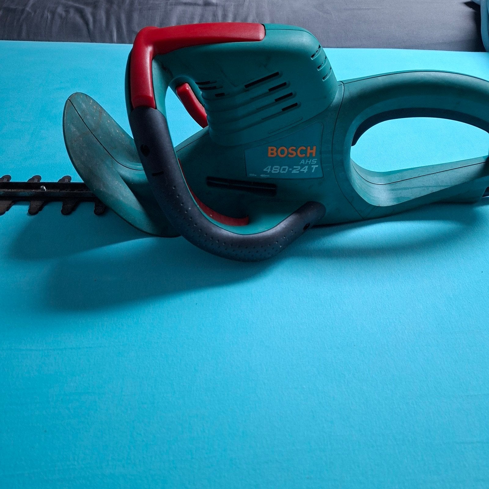 Bosch heggenschaar met een zaagblad van 48 cm, Ophalen of Verzenden, Gebruikt, Elektrisch, Bosch, AEG