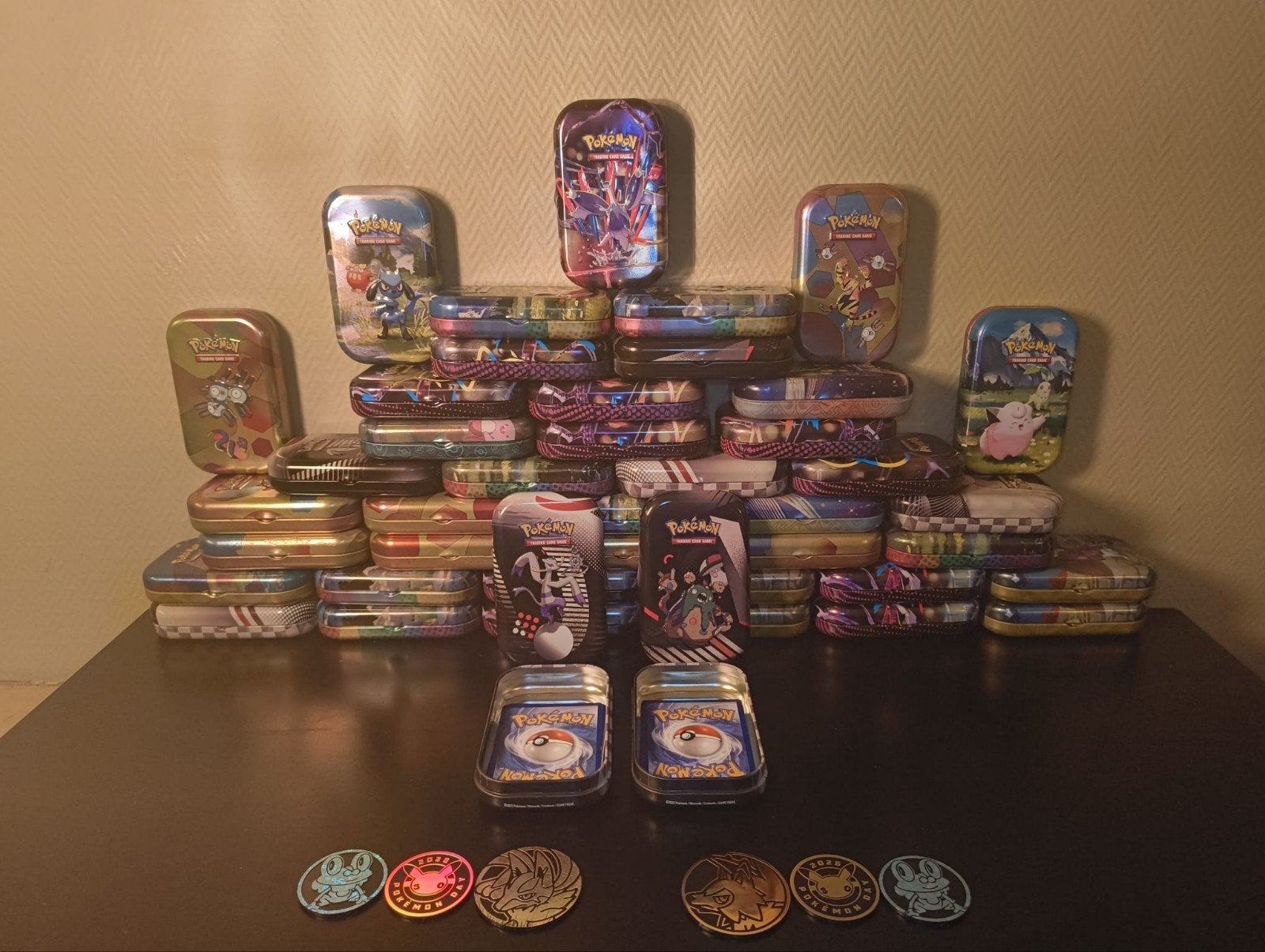 Pokémon Mystery Tins met Zeldzame Kaart - 40 Kaarten!, Hobby en Vrije tijd, Ophalen of Verzenden, Nieuw