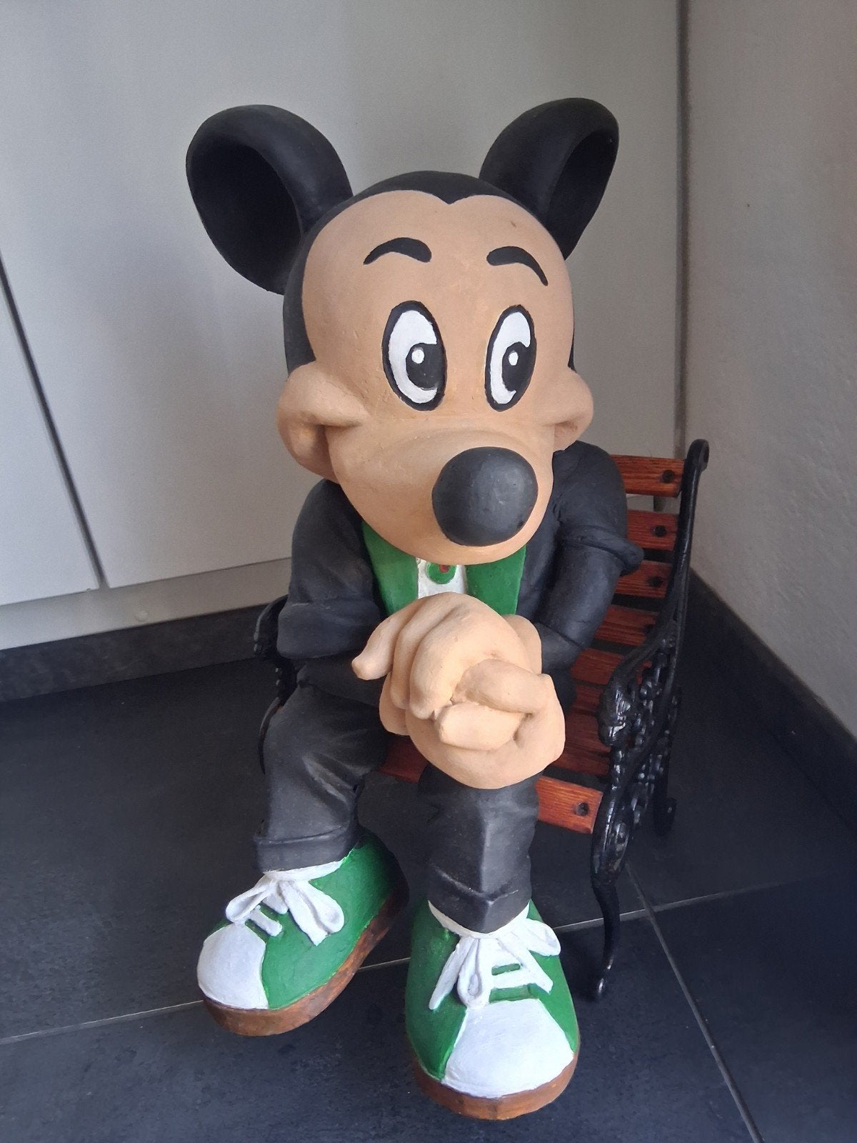 Mickey Mouse beeld op bankje, Ophalen, Mickey Mouse, Zo goed als nieuw, Beeldje of Figuurtje