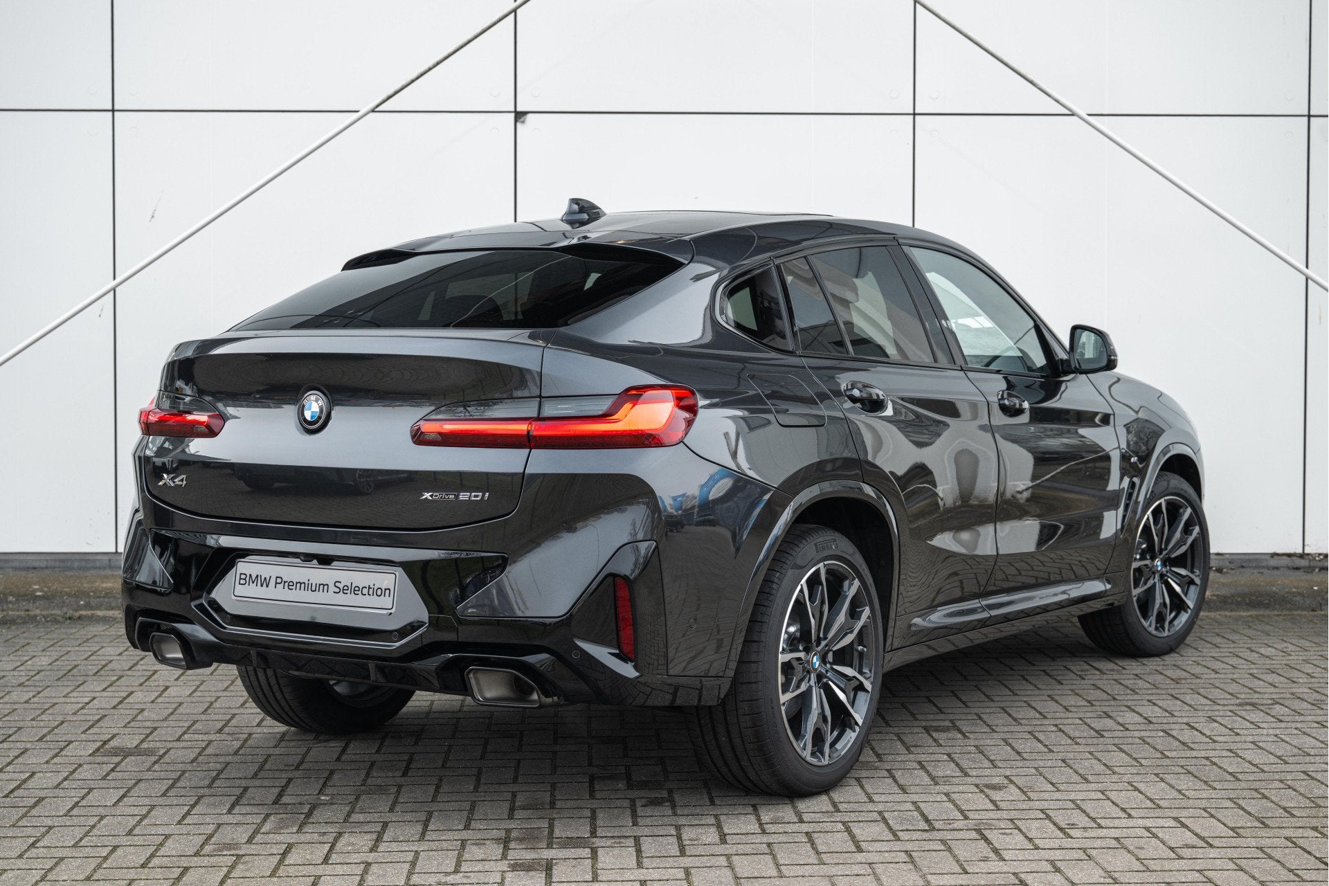 BMW X4 xDrive20i M Sport Automaat / Panoramadak / Laserlight, 4 cilinders, Bedrijf, X4, Vierwielaandrijving