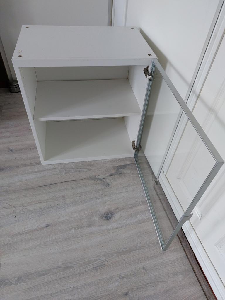 Te koop: Wandkast met glazen deur - 60x42x64 cm, Huis en Inrichting, Kasten | Overige, Ophalen, Gebruikt