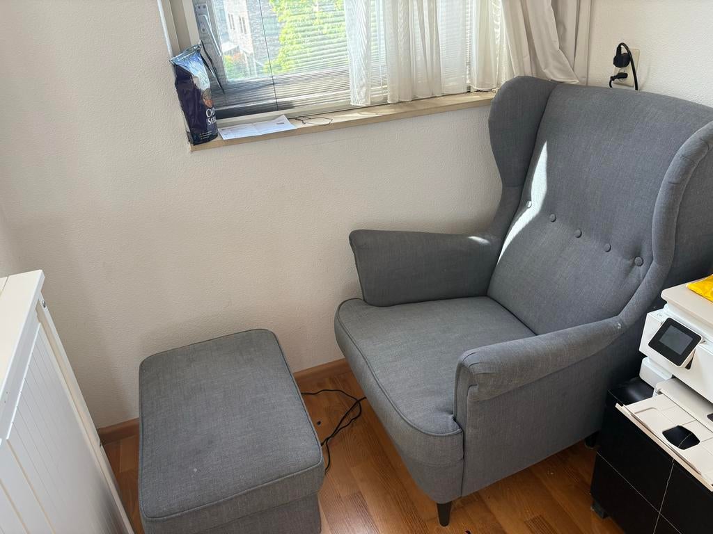 IKEA Strandmon fauteuil met voetenbankje - Donkergrijs, Huis en Inrichting, Fauteuils, Ophalen, Gebruikt, Stof, 75 tot 100 cm