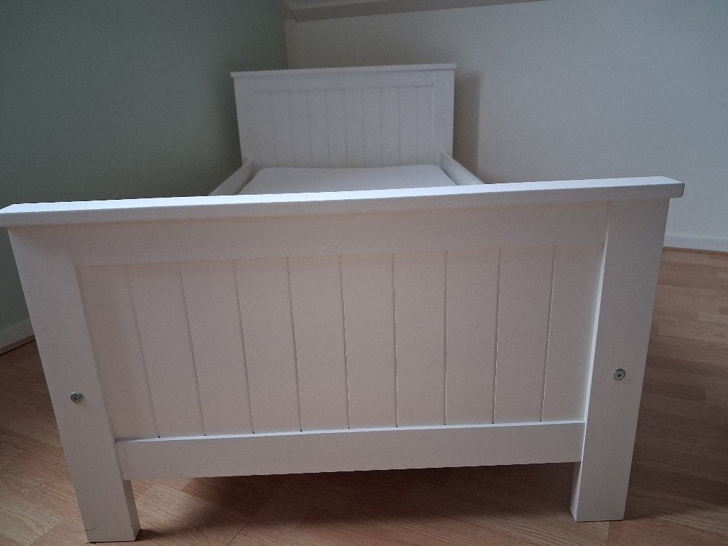 Peuterbed wit, inclusief matras, dekbed en overtrekken, Ophalen, Gebruikt, 70 tot 85 cm, 140 tot 160 cm