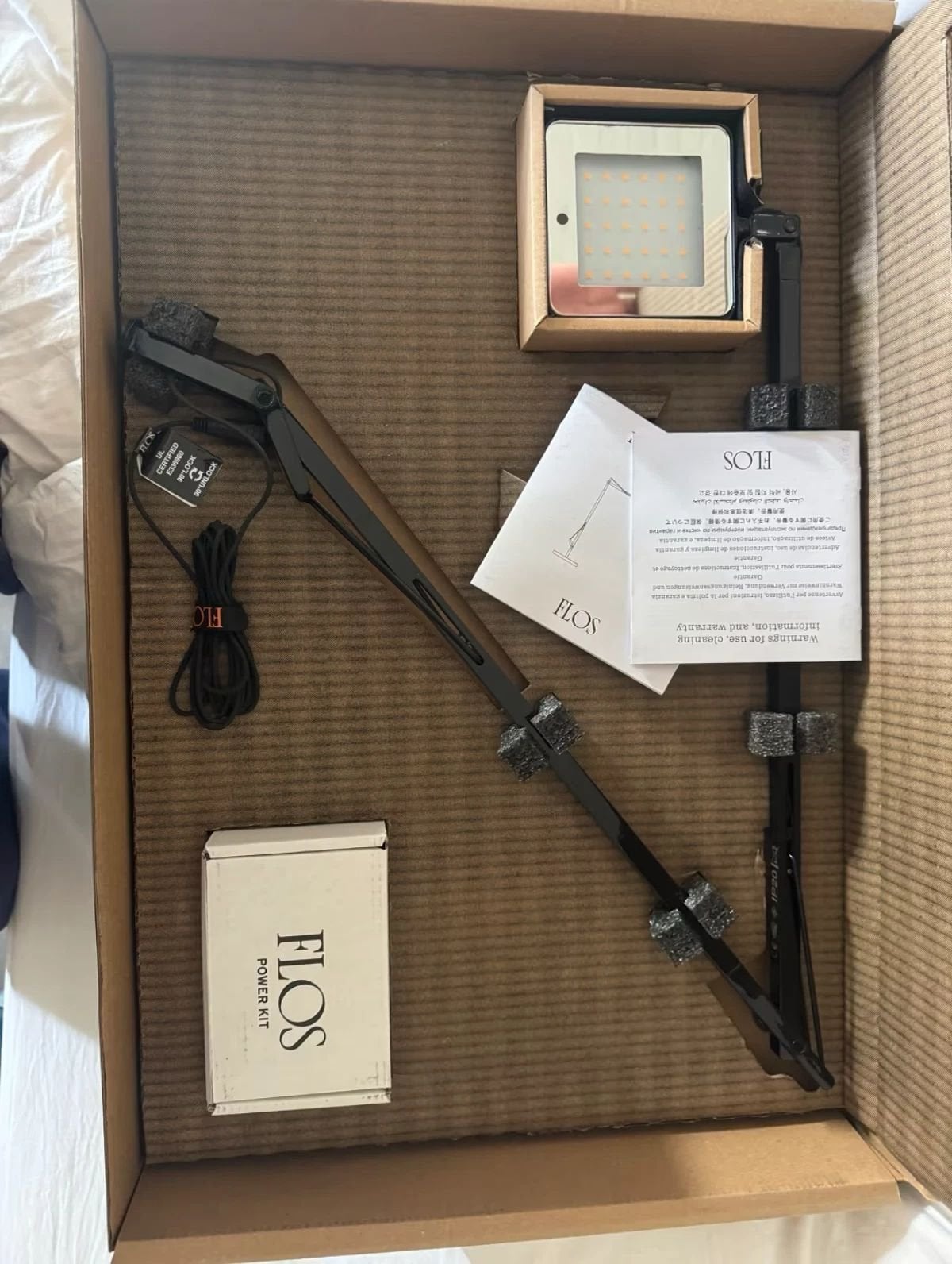 Flos Kelvin LED bureaulamp zwart met tafelklem, Ophalen of Verzenden, Zo goed als nieuw