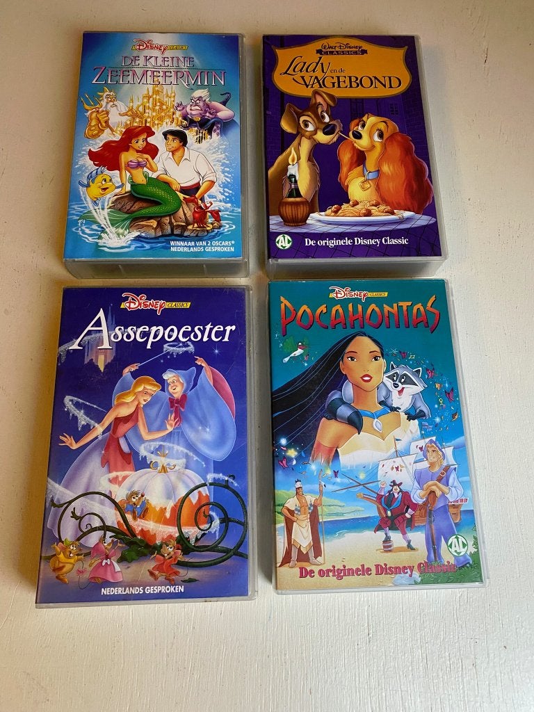 Disney Classics - 12 Topfilms op VHS Video, Nederlands ondertiteld, Engels, Tekenfilm, Alle leeftijden