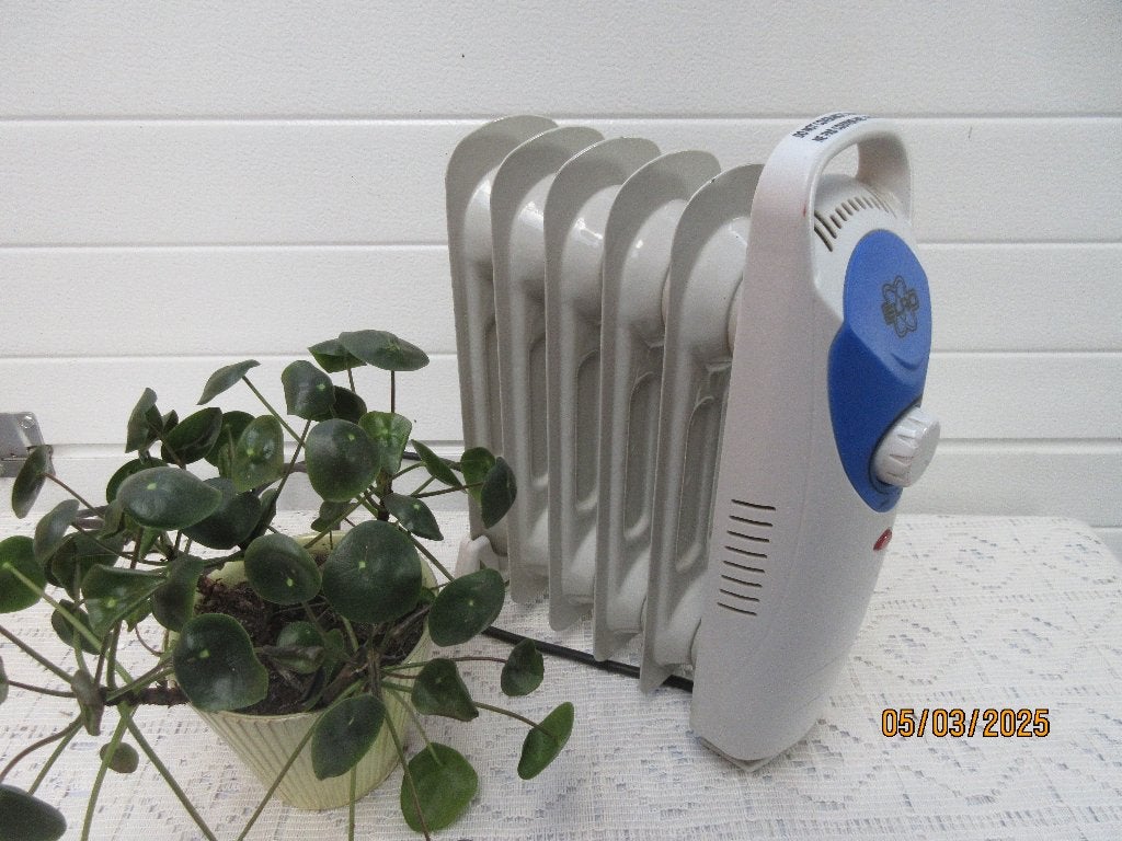 Elro mini olie radiator op elektrisch 450 w, 30 tot 80 cm, Radiator, Minder dan 60 cm, Ophalen of Verzenden
