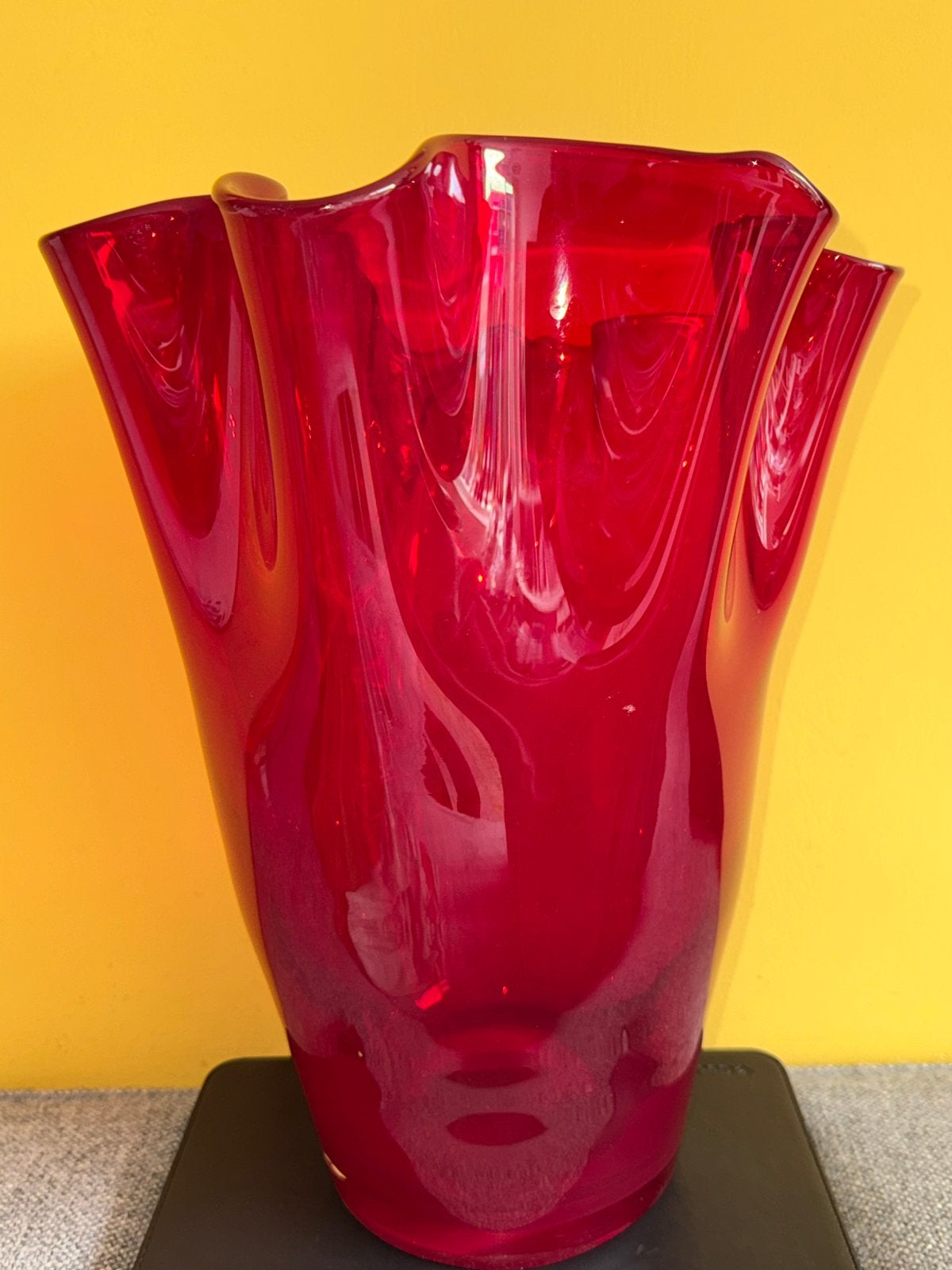 Vintage rode zakdoek vaas - Murano, Gebruikt, Handgemaakt, Ophalen of Verzenden, Glas
