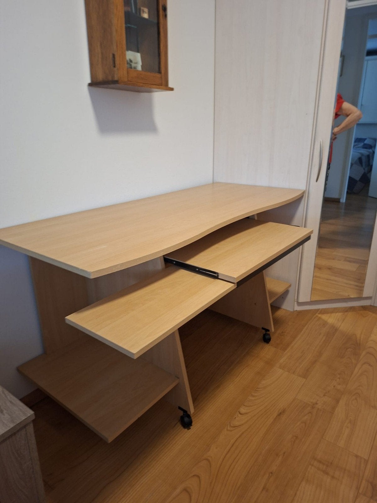 Netjes bureau met veel bergruimte, Ophalen, Hout, Bruin, Zo goed als nieuw