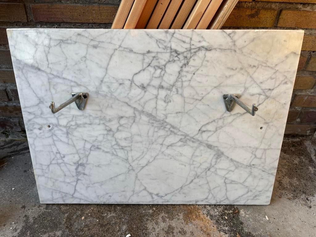 Marmeren achterwand met plankje voor wasbak, Huis en Inrichting, Badkamer | Badtextiel en Accessoires, Ophalen, Gebruikt, Wit