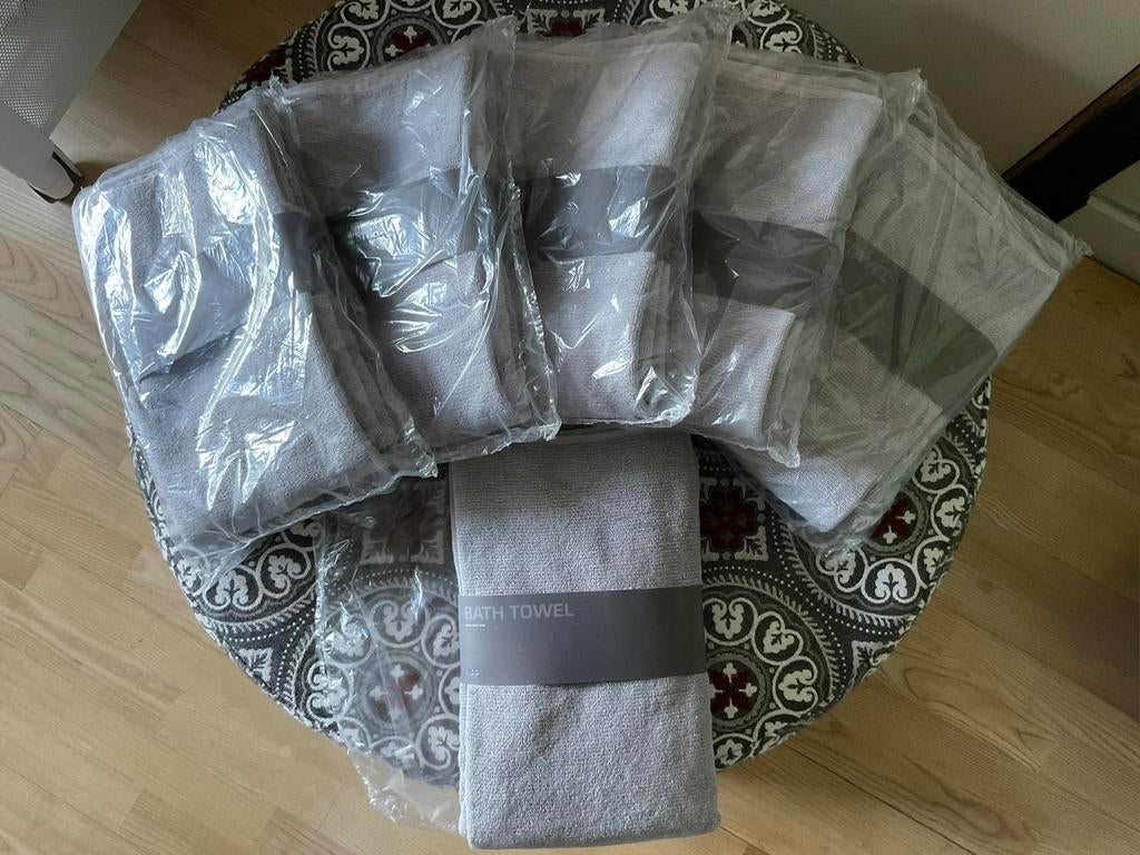 NIEUWE VIPP 104 BADTOWEL, BADHANDDOEK, HANDDOEK, Huis en Inrichting, Ophalen of Verzenden, Zo goed als nieuw